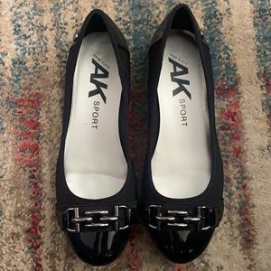 Women’s Anne Klein black flats. Size 7.5M